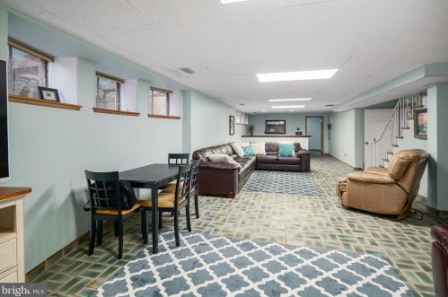 348 Kings Hwy, Tavistock NJ 08033-1205 exterior