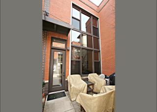938 Crosby St, Chicago IL  60610-2402 exterior