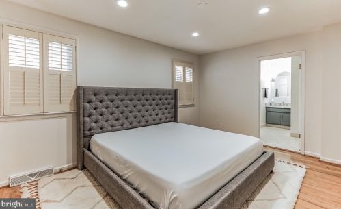 806 Avondale Ave, Tavistock NJ 08033-2809 exterior