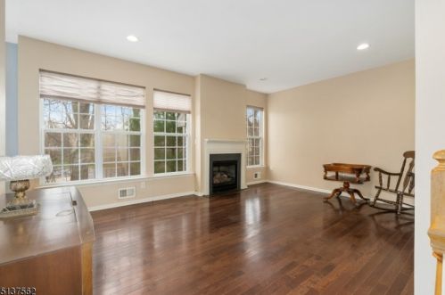 14 Brock Ln, Hackettstown, NJ 07840-5677