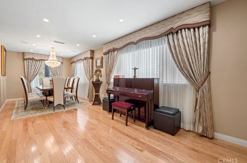 1215 Cordova Ave, Glendale CA  91207-1734 exterior