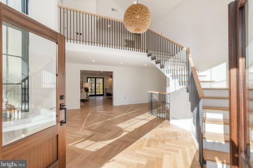 603 Gravers Ln, Philadelphia PA 19118-2806 exterior