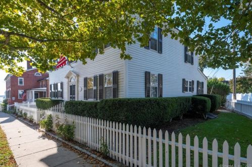 46 Main St, Essex, CT 06426-1136