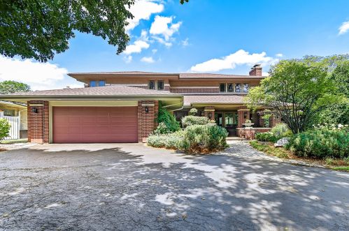 144 Naperville Rd, Willowbrook, IL 60514-1034