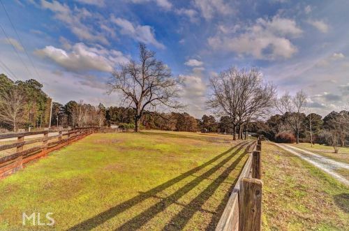 180 Ellis Trl, Porterdale, GA 30016-5118