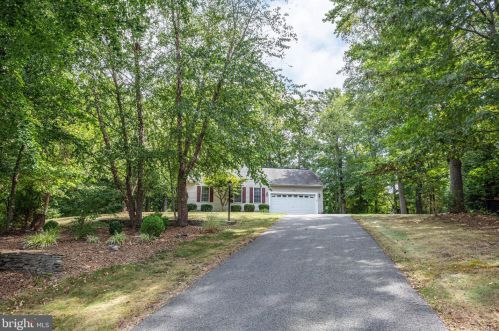 6814 Old Plank Rd, Fredericksburg, VA 22407-8528