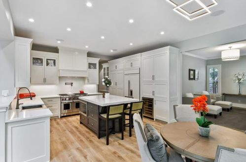 800 Lake Summit Dr, Atlanta GA  30342-1975 exterior