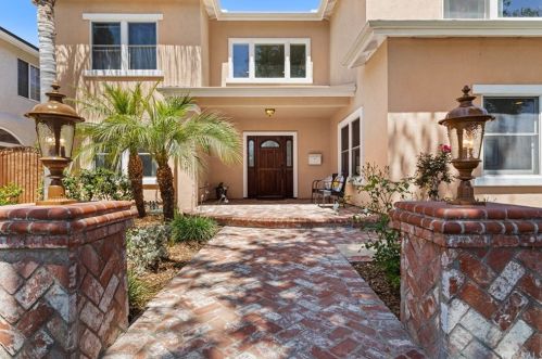11411 Baskerville Rd, Los Alamitos, CA 90720-3868