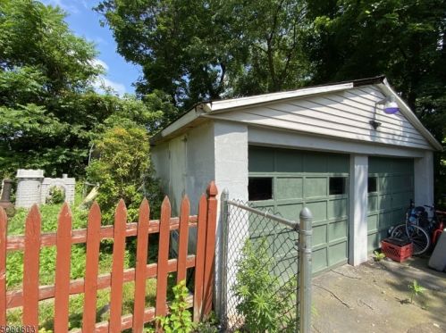 21 Beach Ave, Bridgewater, NJ 08807-2623