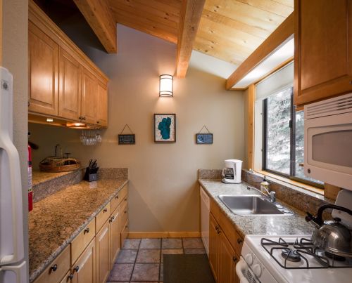 3015 Silver Strike, Truckee CA  96161-4207 exterior