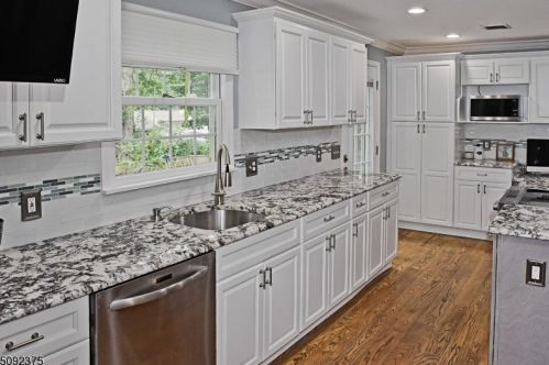 210 Windsor Ave, Hopatcong, NJ 07843-1223
