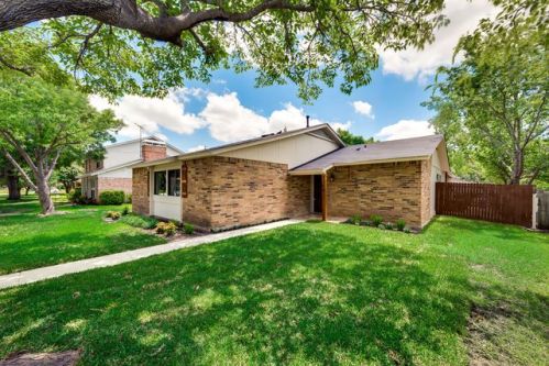 1718 Hartford Dr, Carrollton TX  75007-2610 exterior