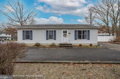 1611 Fanwood Rd, Lacey, NJ 08731-3407
