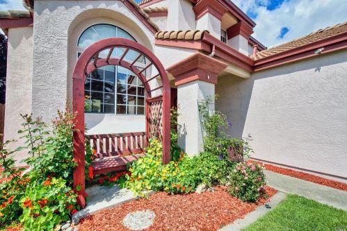 715 Laurelwood Cir, Vacaville, CA 95687-7501