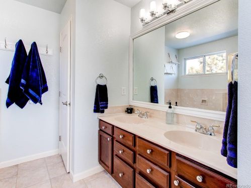 20695 Oxford Pl, Denver CO 80014-5137 exterior