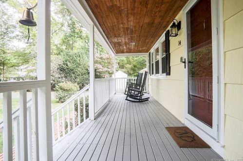 14 Peaceful Ln, Norwalk, CT 06851-3404
