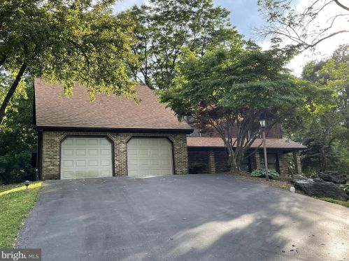 112 Bentley Ln, Lancaster PA  17603-6223 exterior