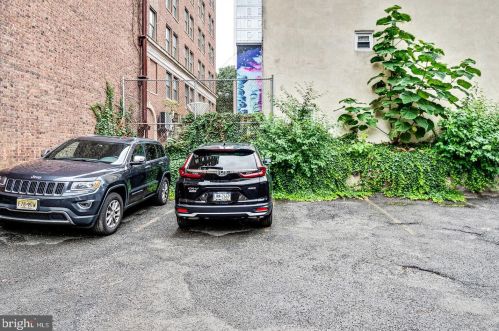 306 13th St, Philadelphia PA  19107-1010 exterior