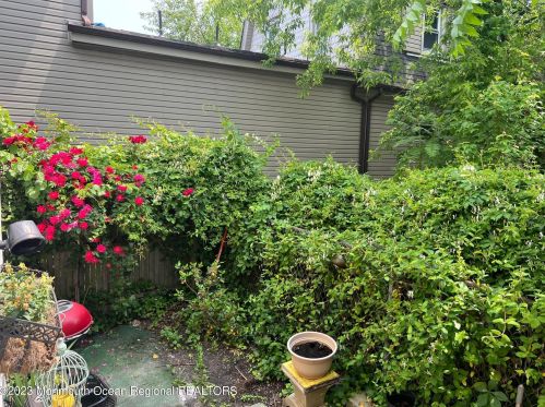 1404 Summerfield Ave, Tinton Falls NJ 07712-6342 exterior