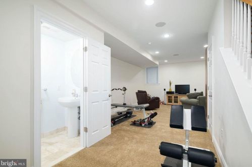 809 20 St, Philadelphia PA 19130-2025 exterior