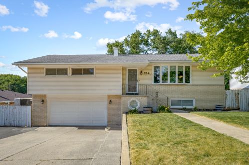 214 Highland Ave, Pingree Grove IL  60140-9456 exterior