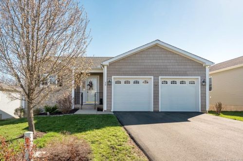 16 Autumn Ln, Middletown, CT 06457-4787
