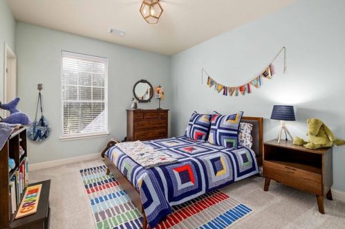 7904 Crandall Rd, Austin TX  78739-1910 exterior