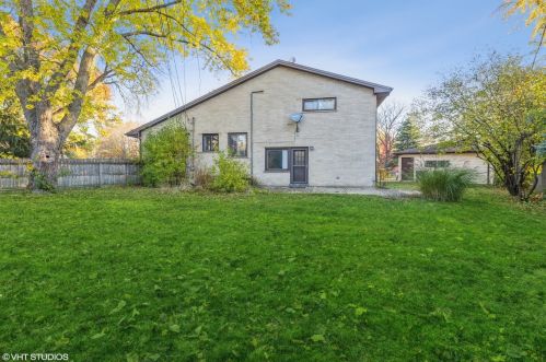 224 Tanoak Ln, Naperville, IL 60540-7922