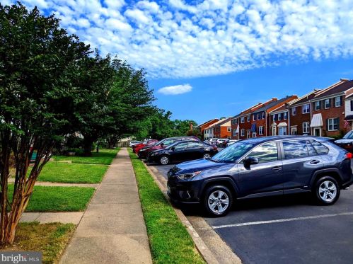 8069 Powderbrook Ln, Springfield VA  22153-2927 exterior