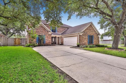 3913 Spring Circle Dr, Pearland, TX 77584-9385