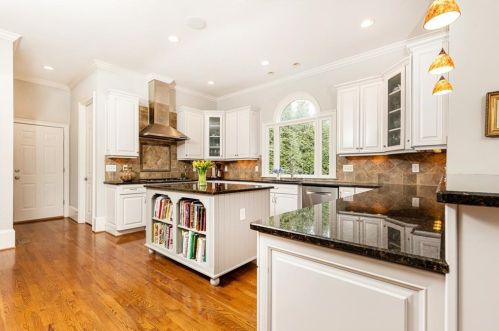 700 Glengate Pl, Atlanta GA  30328-7257 exterior