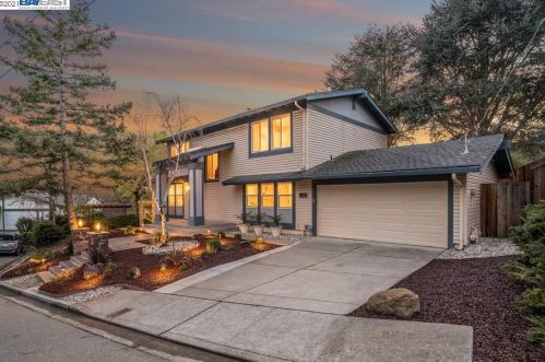 5582 Trailside Ct, Hayward, CA 94552-2600