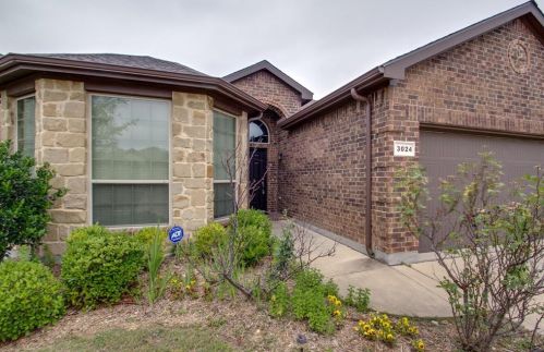 3024 Maple Creek Dr, Fort Worth TX  76177-2163 exterior