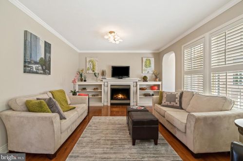 8017 Ellet Rd, Springfield VA  22151-1921 exterior