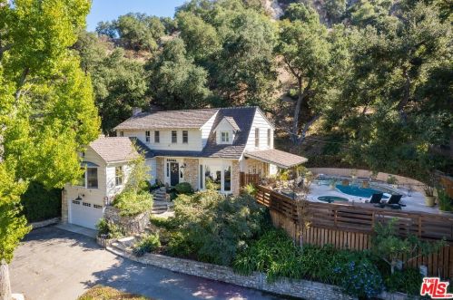 2660 Glenoaks Blvd, Glendale CA  91206-3107 exterior