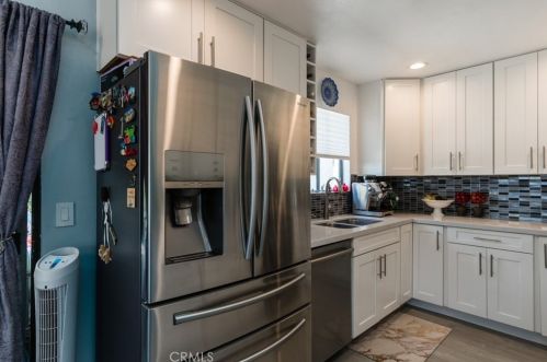 6509 Twin Circle Ln, Simi Valley, CA 93063-6412