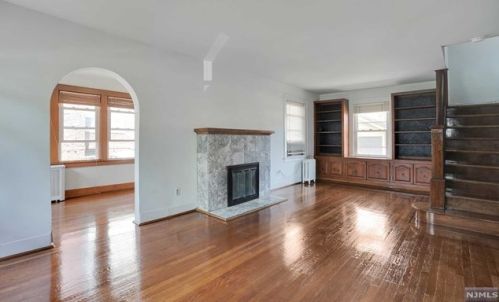 191 Carlton Ter, Teaneck, NJ 07666-4618