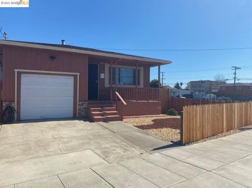 250 37th St, Richmond, CA 94804-3256