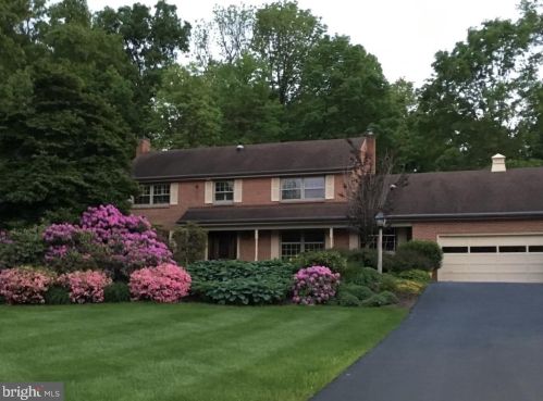 155 White Oak Dr, Lancaster, PA 17601-4842