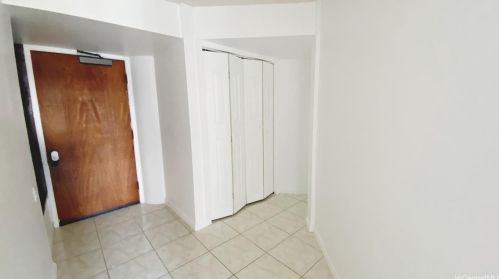 60 Beretania St, Honolulu HI  96817-4752 exterior