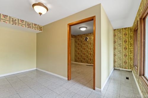 6765 County Line Ln, Willowbrook IL  60527-5726 exterior