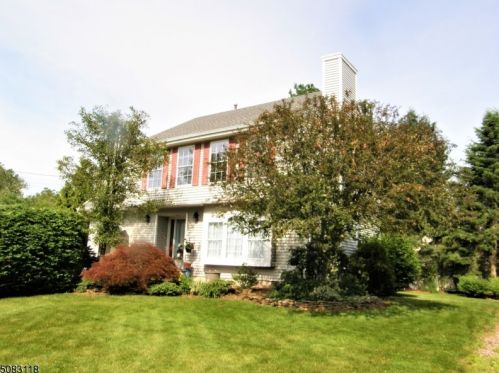 340 9th Ave, Manville, NJ 08835-1241