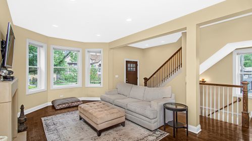 3935 Drake Ave, Chicago, IL 60618-3205