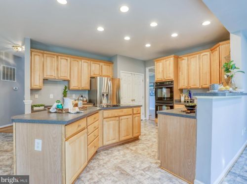 49 Pebble Beach Cir, Charles Town WV  25414-4061 exterior