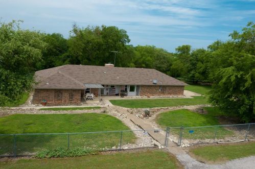 4135 Bluebonnet Hilltop Dr, Fort Worth, TX 76126-5209