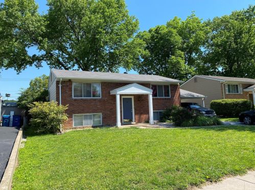 11821 Brookmont Dr, Hazelwood, MO 63043-1305