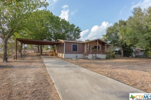 552 Longhorn Trl, Seguin, TX 78155-1388