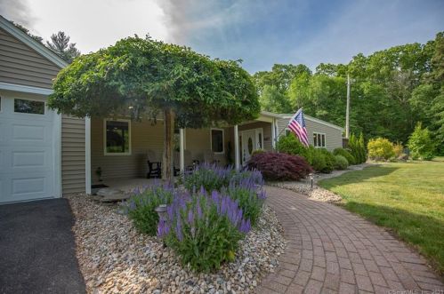 467 Somers Rd, Ellington, CT 06029-2521