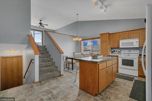 1823 Forest Glen Dr, Saint Cloud, MN 56301-1722