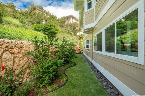 5576 Poola St, Honolulu HI  96821-1565 exterior